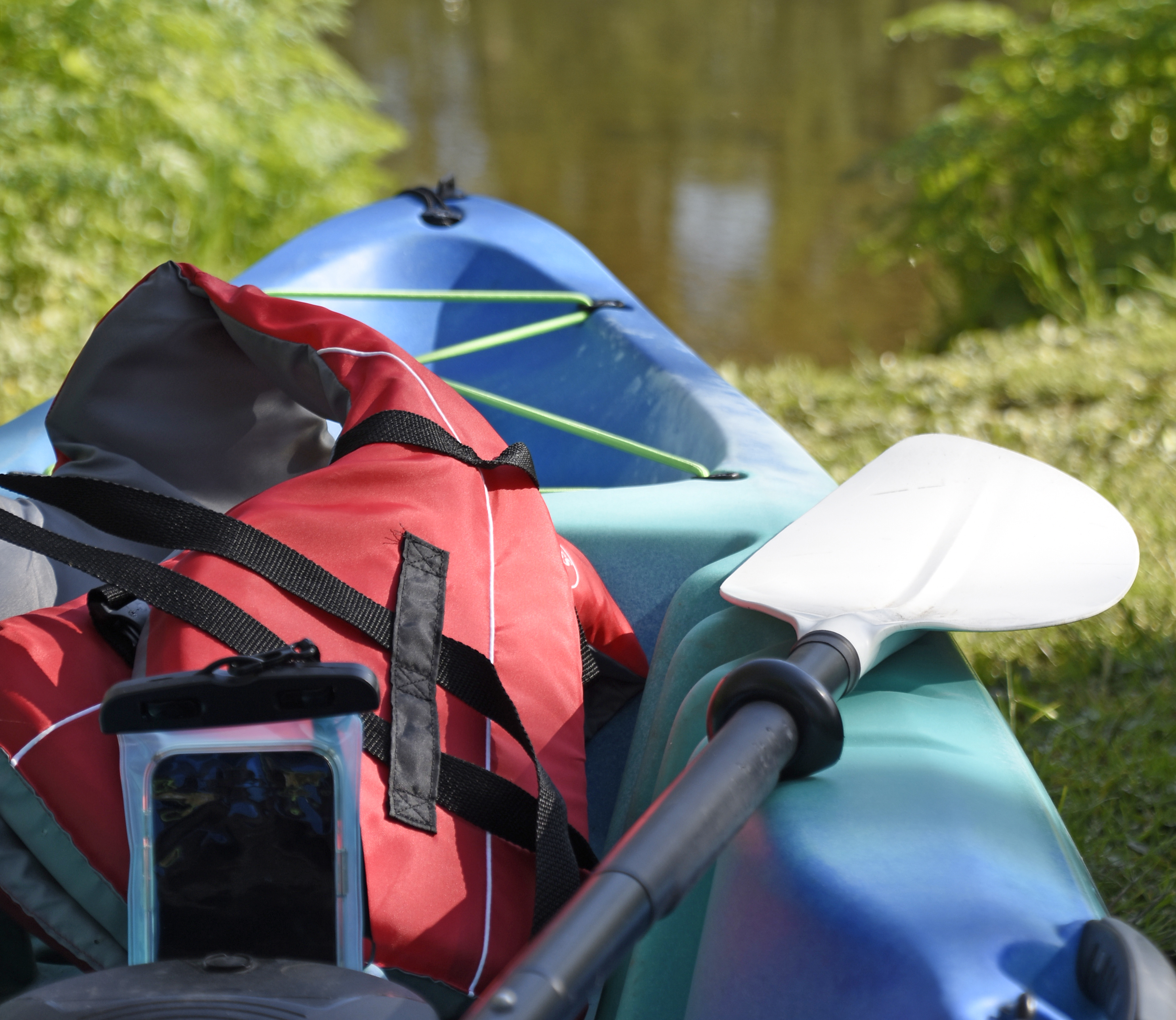 CU of kayak, paddle and lifejacket 